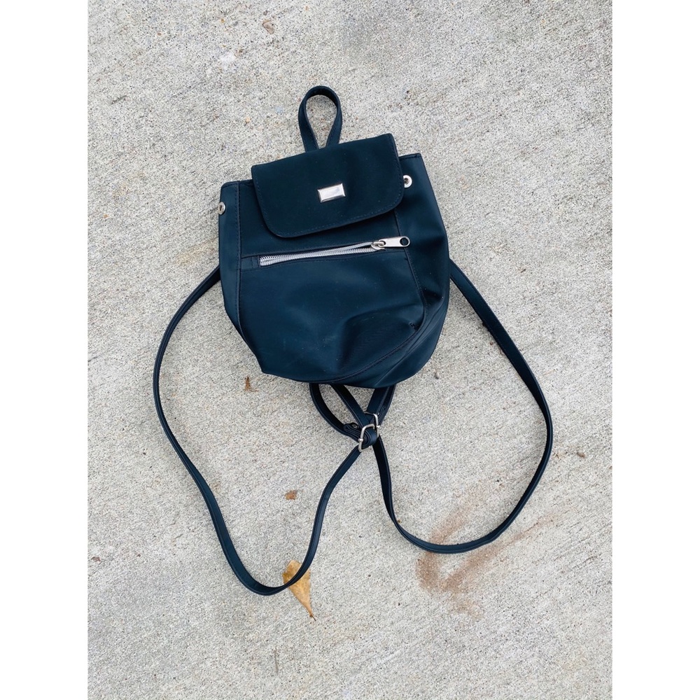 🖤VINTAGE Mini Silver Accent Backpack Purse🖤